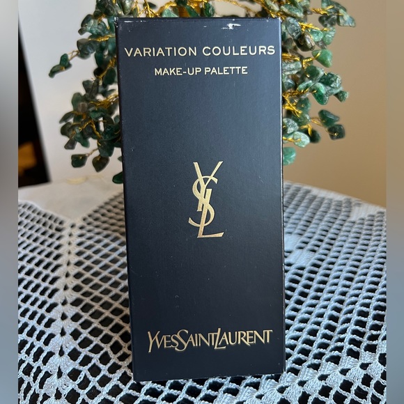 Limited Edition YSL palette - Picture 3 of 5